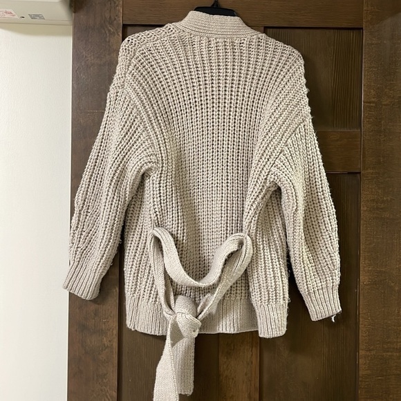 H&M Wool Blend Cream Chunky Belted Cottage Core Cardigan Medium - Picture 3 of 4